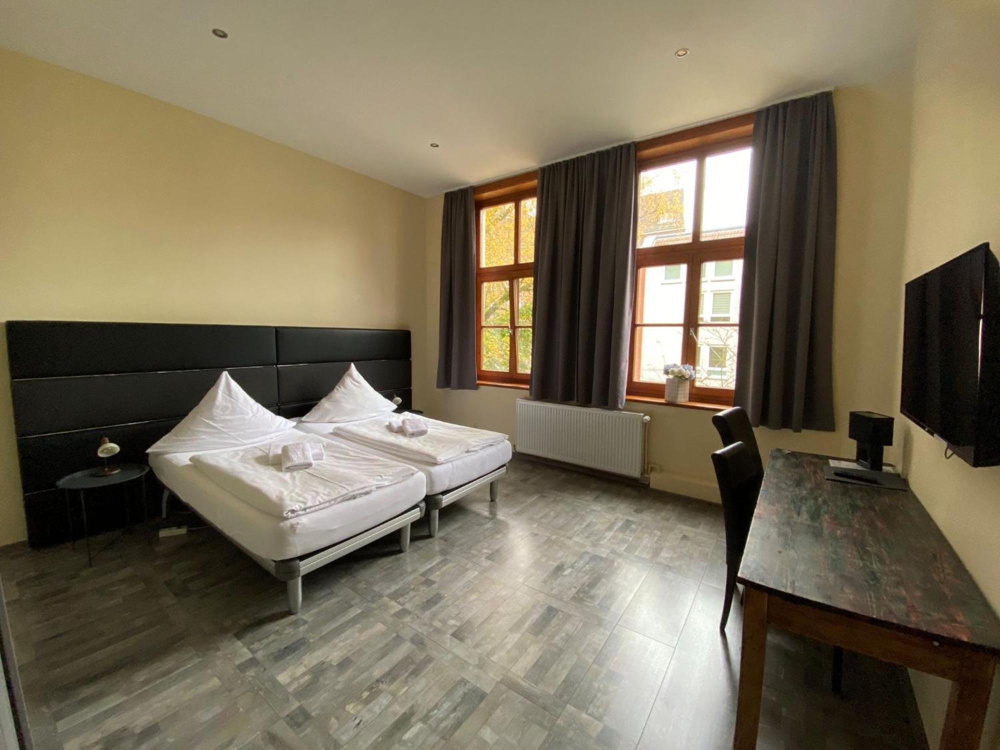 Avalon Bed & Breakfast Themen/- Nichtraucherhotel Ганновер Экстерьер фото